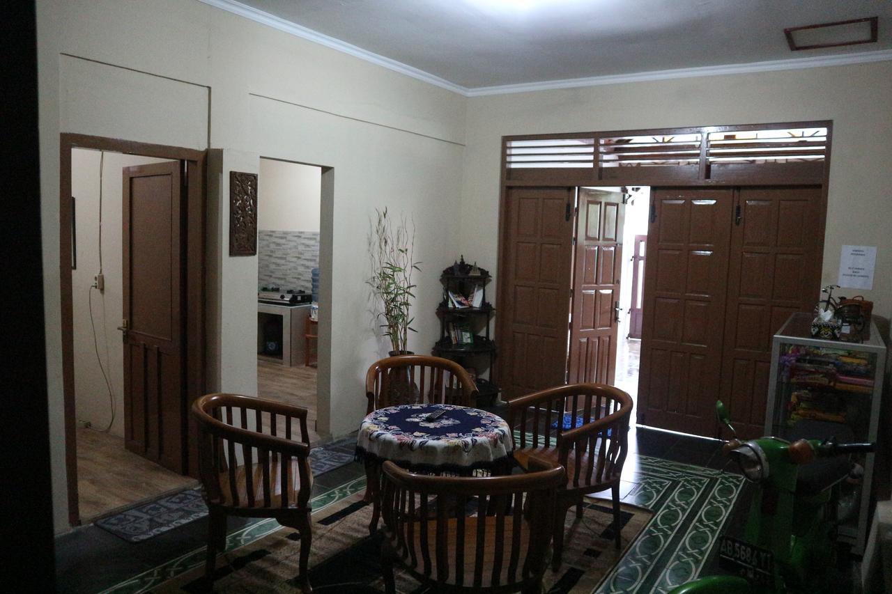 Kembar Guesthouse Yogyakarta Kültér fotó